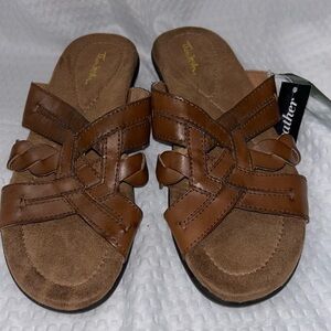 Thom McAn Brown Leather Women's Sandals Size 6 NWT
